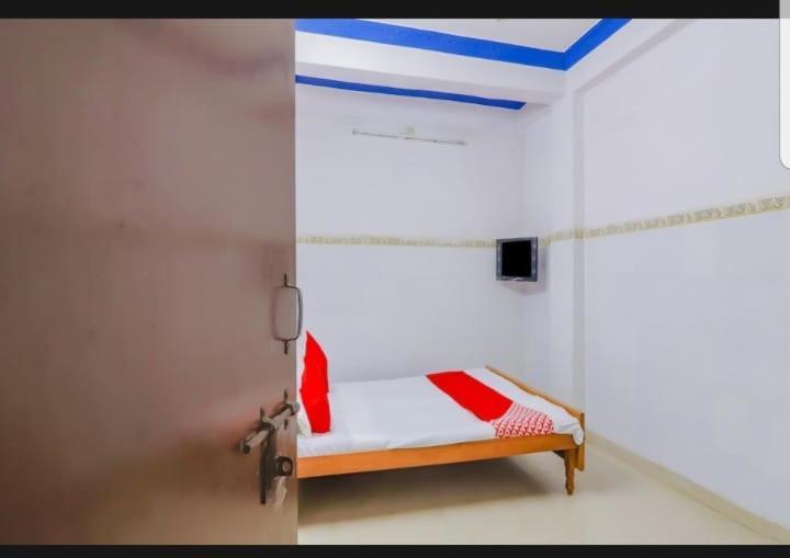 Metro Lodge Hyderabad Bagian luar foto